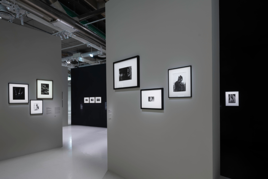 Au Centre Pompidou, l’exposition « Corps à Corps : Histoire de la photographie » interroge la question du regard qu’on porte à l’autre