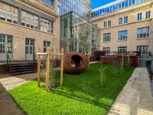 Le Rulpidon, œuvre d'Ulysse Lacoste, dans le Jardin Jacqueline Ferrand | Espace RESPIRER de la Maison Poincaré ©Institut Henri Poincaré, Paris - Ulysse Lacoste